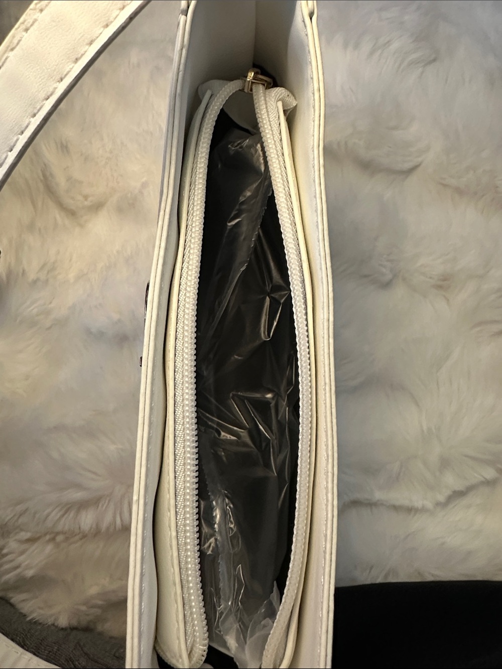 Elegant Bow Accent Shoulder Bag - White and Black - Picture 4 of 6